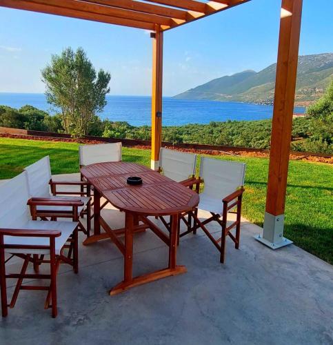 2 bedrooms, 4 beds