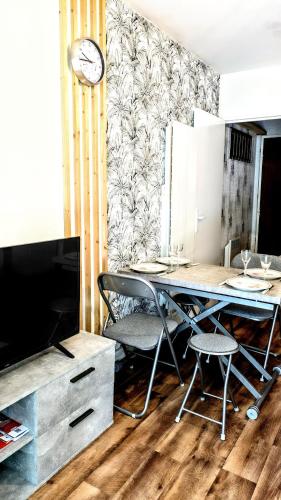 Le Petit Nid, T2 Rez de jardin avec parking - Plage et commerces à 15 à pied (Le Petit Nid, T2 Rez de jardin avec parking - Plage et commerces a 15 a pied) in Villers-sur-Mer