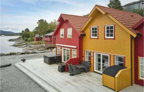 . Stunning Home In Eidsvåg I Romsdal