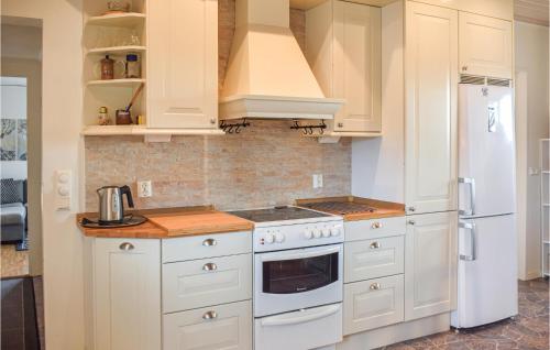 virtuve, Beautiful Home In Rockneby With Kitchen in Slakmore Strand