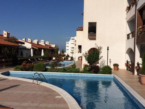 Whait Coast Apartments 8 m from the sea 105m2 the first line in Kavarna