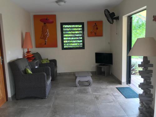 RDC Villa La Mahaudière vue mer à 300m de la plage de Grande Anse à pied (RDC Villa La Mahaudiere vue mer a 300m de la plage de Grande Anse a pied) in Deshaies