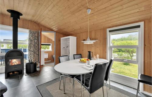 Kitchen, 3 Bedroom Amazing Home In Tarm in Skaven