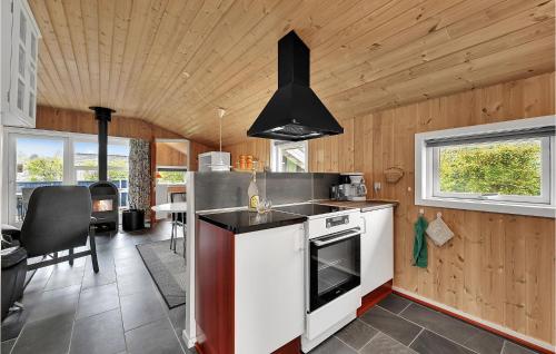 Kitchen, 3 Bedroom Amazing Home In Tarm in Skaven