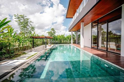 Villa Midori - Luxury Spacious Haven Rooftop and Pool Paradise