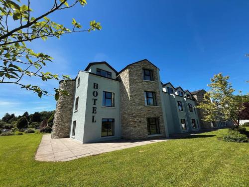 Exterior view, Mill Park Hotel in Donegal