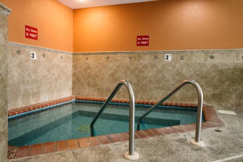 Days Inn by Wyndham Minot - image 30