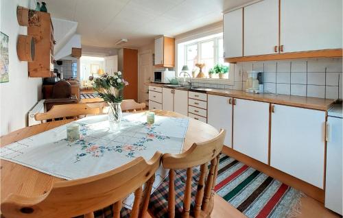 Konyha, 2 Bedroom Nice Home In Lönsboda (2 Bedroom Nice Home In Lonsboda) in Ubbaboda