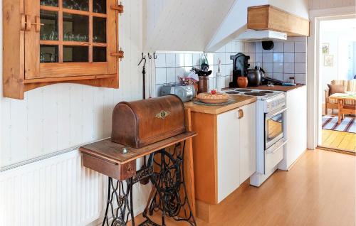 Konyha, 2 Bedroom Nice Home In Lönsboda (2 Bedroom Nice Home In Lonsboda) in Ubbaboda