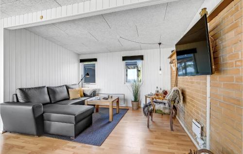  Cozy Home In Vesløs With House Sea View in Øsløs