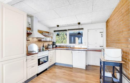 Kitchen, Cozy Home In Vesløs With House Sea View in Vesløs