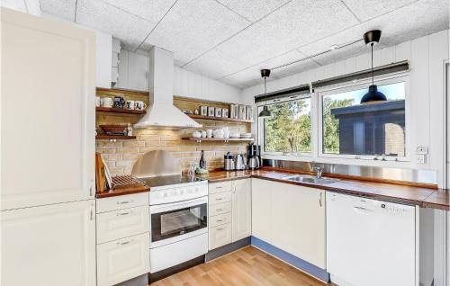 Kitchen, Cozy Home In Vesløs With House Sea View in Vesløs
