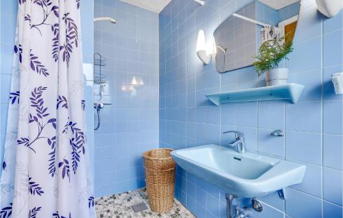Bathroom, Cozy Home In Vesløs With House Sea View in Vesløs