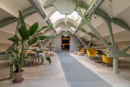 Ola Living Hostal Tetuan, Madrid