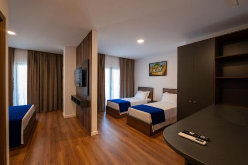 Acros Resort