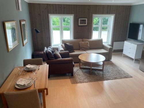 Modern Apartment near city center - Parking available in แซนฟยอร์ด