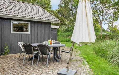  4 Bedroom Cozy Home In Blåvand in Blåvand