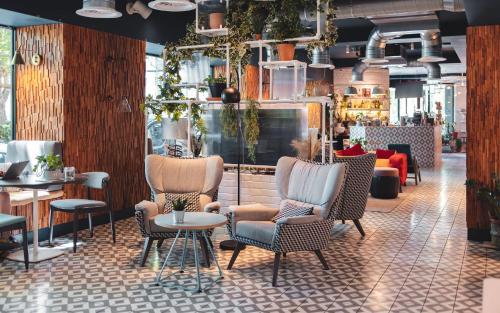 Паб/Коктейль-бар, room2 Southampton Hometel in Bargate
