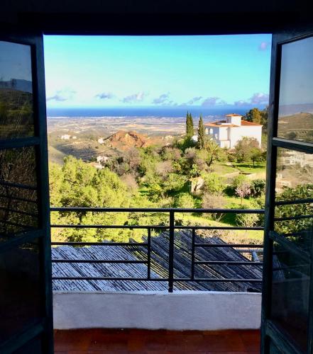 Cortijo de la Fuente con vistas impresionantes y playas a 20 minutos gîte à louer El Albarico
