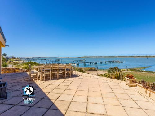 Létesítmények, Absolute Water Frontage with Jetty and Boat Ramp in Hindmarsh Island