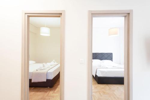 Spacious 3-Bedroom Dual Apartment in City Centre - image 6