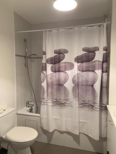 Bathroom, Paris Saclay Versailles a 20 minutes in La Ville-du-Bois