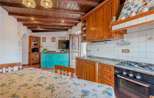 кухня, Awesome Home In Frazione Antognano in Мiнучанно
