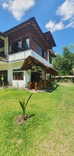 Sumatra Cheeky Monkeys Villa, Trekking and Tours in Bukit Lawang