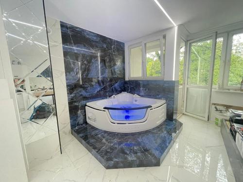 YOURAPART Karmelicka z Jacuzzi Room Type - Deluxe Suite with Spa Bath