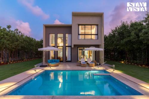 Sunlit Splendour by StayVista near Nagaon beach boasting an Outdoor pool and Modern chic interiors - Alibaug