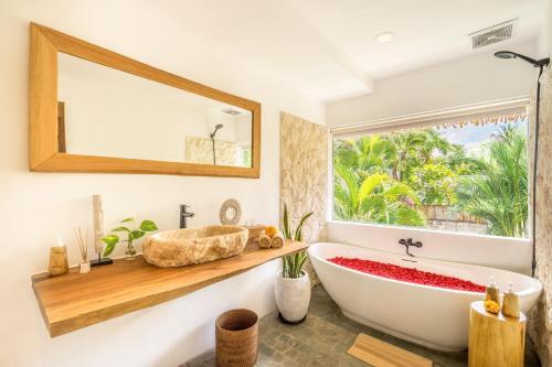 Villa Tokyo - 3 BDR Private Villa - 3 min walk to KU DE TA beach - image 5