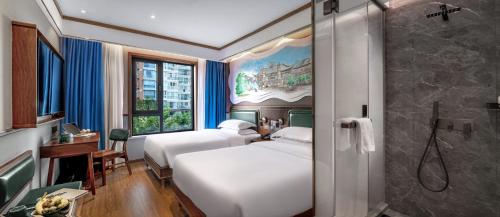 Business Twin Room image 3