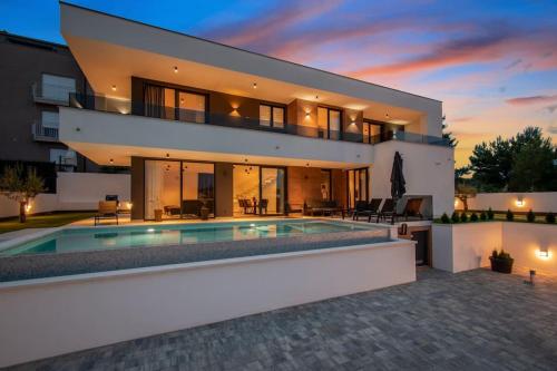 Villa Infinity Gem mit beheizbarem Pool in Medulin, Istrien, Medulin (Medolino)