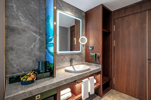 Business Queen Room image 1