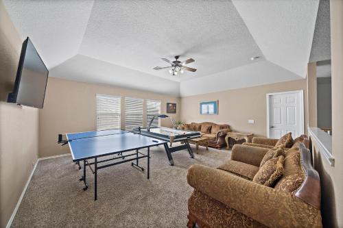 Katy Getaway Game Room Bbq Yard Sleeps 16 in Houston, USA