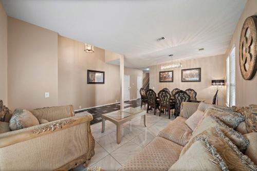 Katy Getaway Game Room Bbq Yard Sleeps 16 in Houston, USA