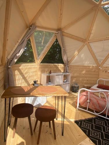 L'enclave Insolite - Cabanes avec Piscine et Bains Nordiques in Livron