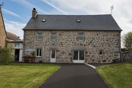 Gites de france 3 epis 8 personnes a malbouzon gîte à louer Le Py