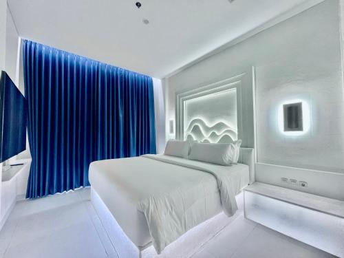 Hemangini Hotel Bandung Room Type - Suite Alaska King Bed