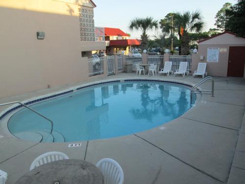 Super 8 by Wyndham Ft Walton Beach - image 10