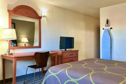 Super 8 by Wyndham Colorado Springs/Afa Area - image 12
