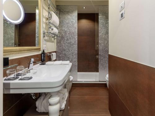 572171698 Hotel Papadopoli Venezia - MGallery Collection