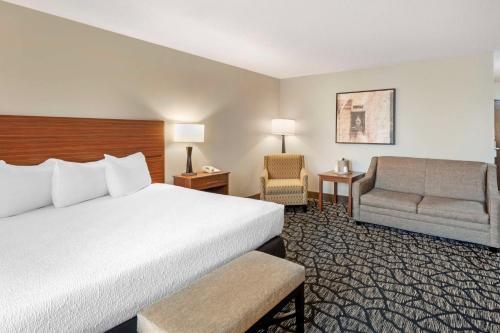 King Bed Room with Spa Bath