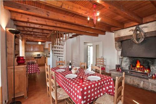 Gites de france 3 epis 8 personnes a conques les genevriers gîte à louer Le Domal