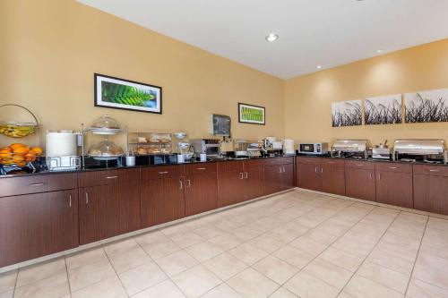 Sleep Inn & Suites Bismarck I-94 - image 11