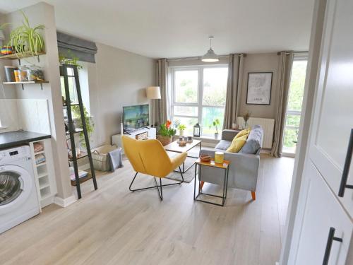 Sunny Apartment - 8 Mins Drive to Coop Arena - Pass the Keys, Manchester (photo 11)