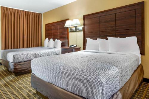 Econo Lodge La Crosse - image 12