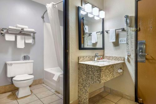 Econo Lodge La Crosse - image 6