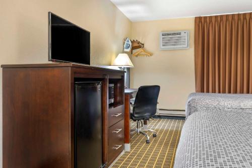Econo Lodge La Crosse - image 11