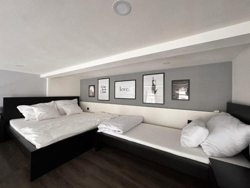 Grand Viceroy Apartments - Gothic Tower View, Прага (фото 9)